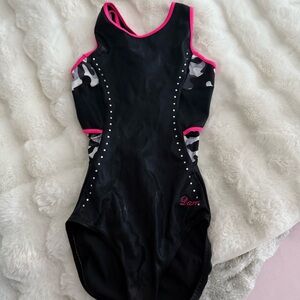 Darcy gymnastics leotard
Adult medium